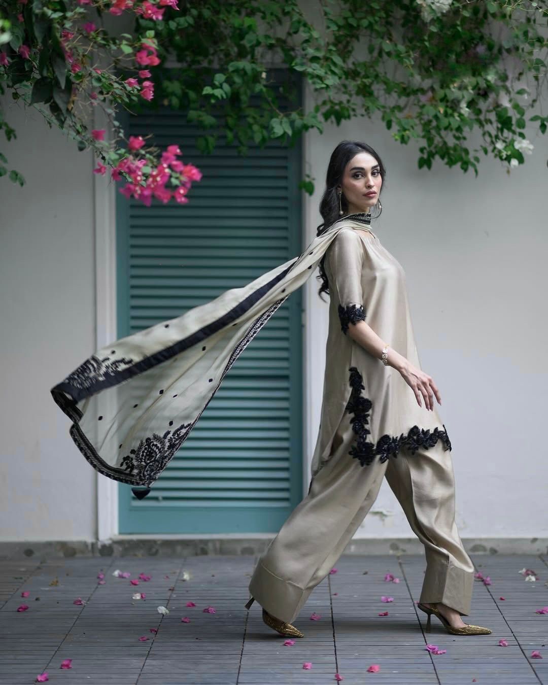 Ivory Noir – Luxe Edition Pakistani Suit