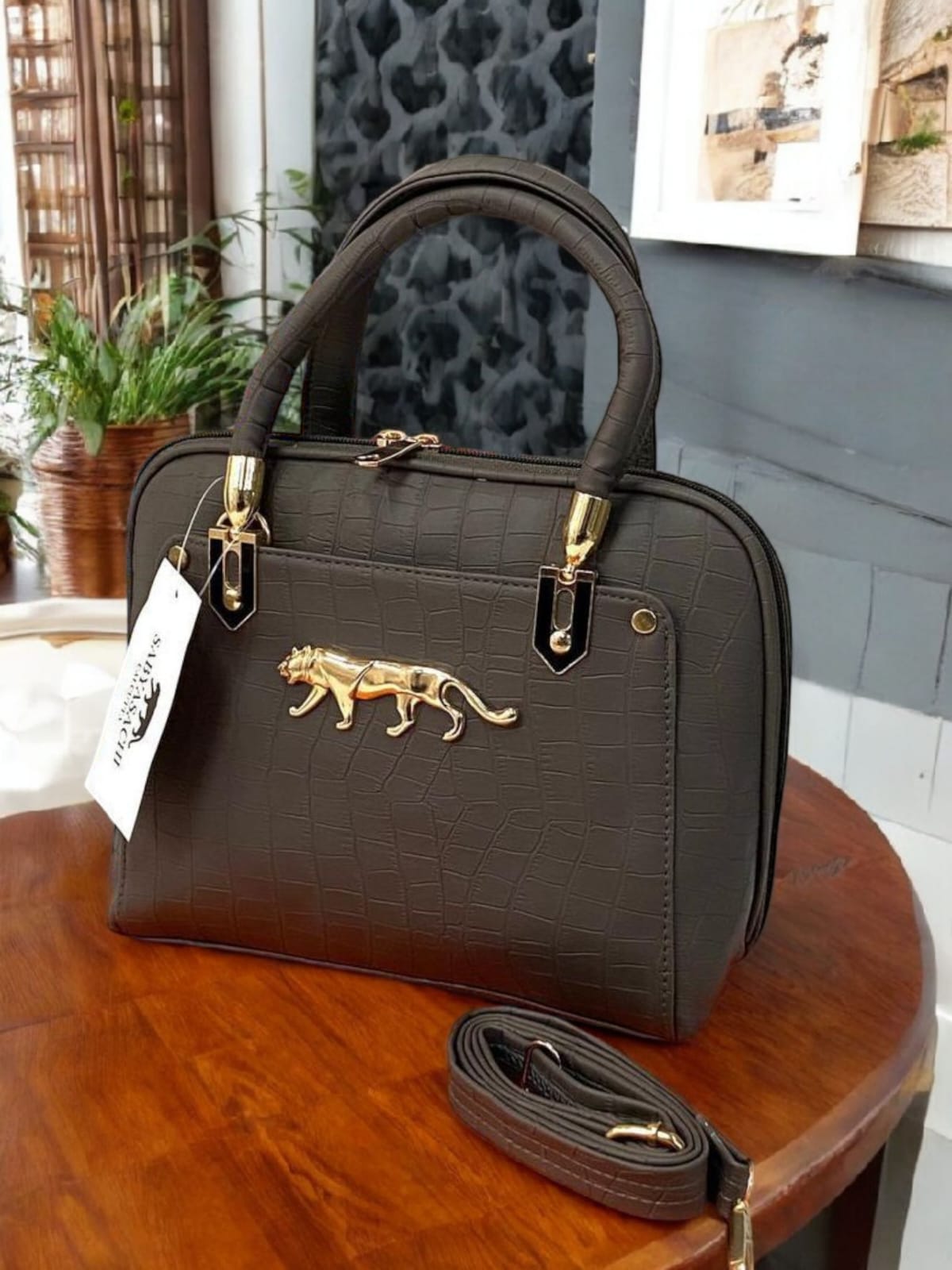 Sabyasachi Premium Handbag 🐆