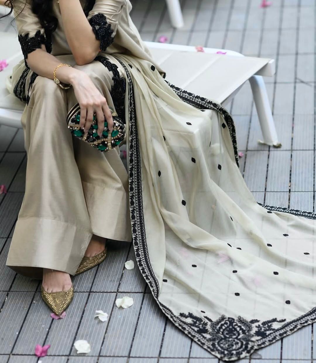 Ivory Noir – Luxe Edition Pakistani Suit