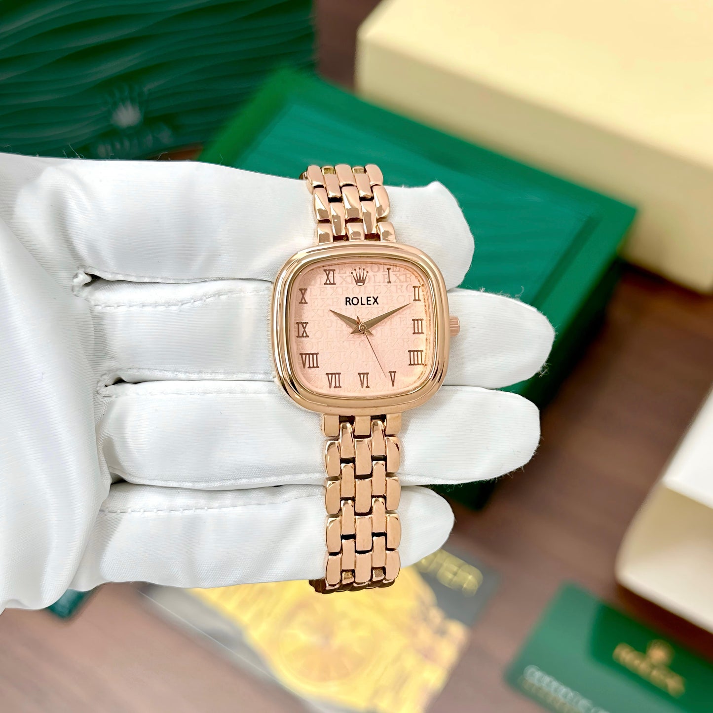 Rolx Women in Rose-Gold