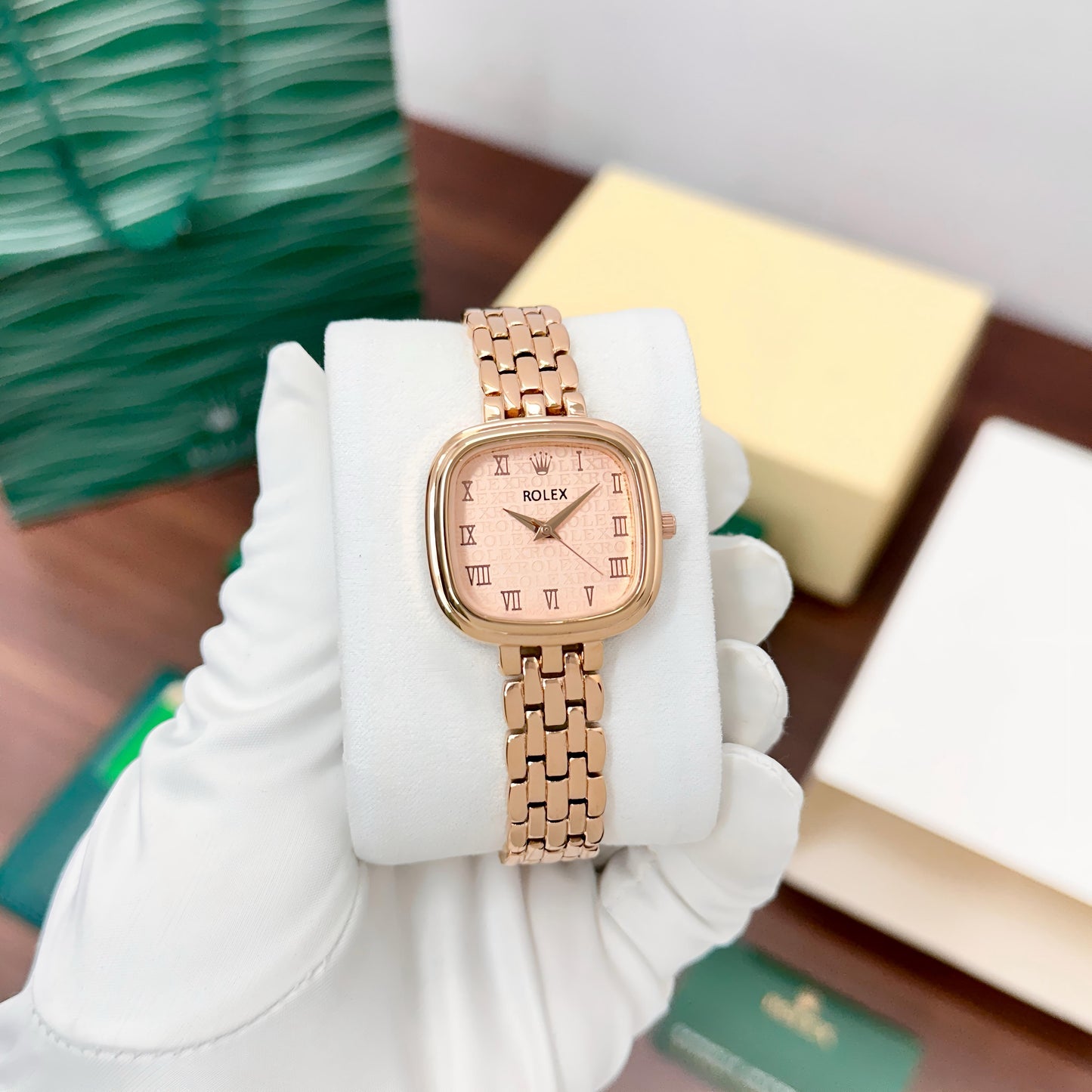 Rolx Women in Rose-Gold